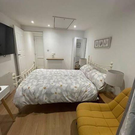 1 Bedroom Guest Suite Near City Centre. Gloucester Zewnętrze zdjęcie