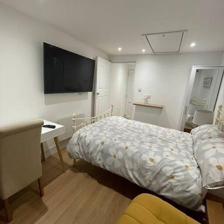 1 Bedroom Guest Suite Near City Centre. Gloucester Zewnętrze zdjęcie