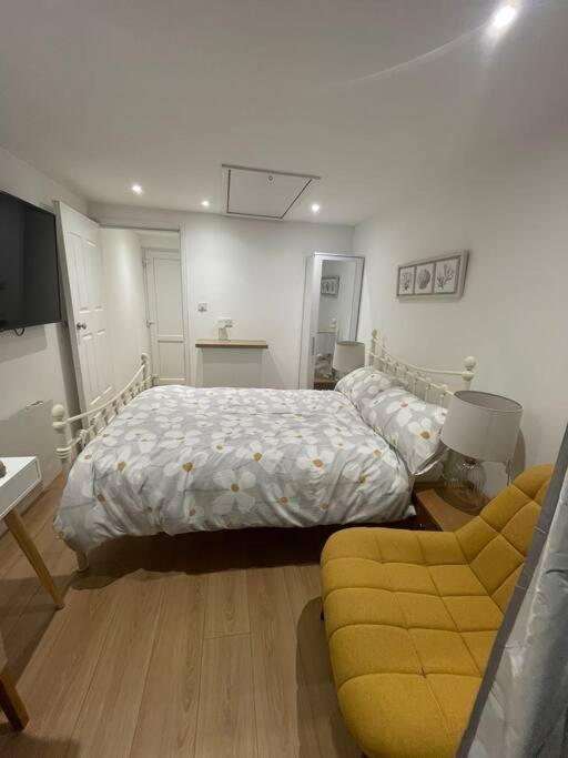 1 Bedroom Guest Suite Near City Centre. Gloucester Zewnętrze zdjęcie