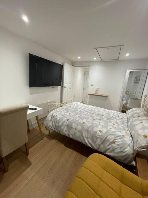 1 Bedroom Guest Suite Near City Centre. Gloucester Zewnętrze zdjęcie